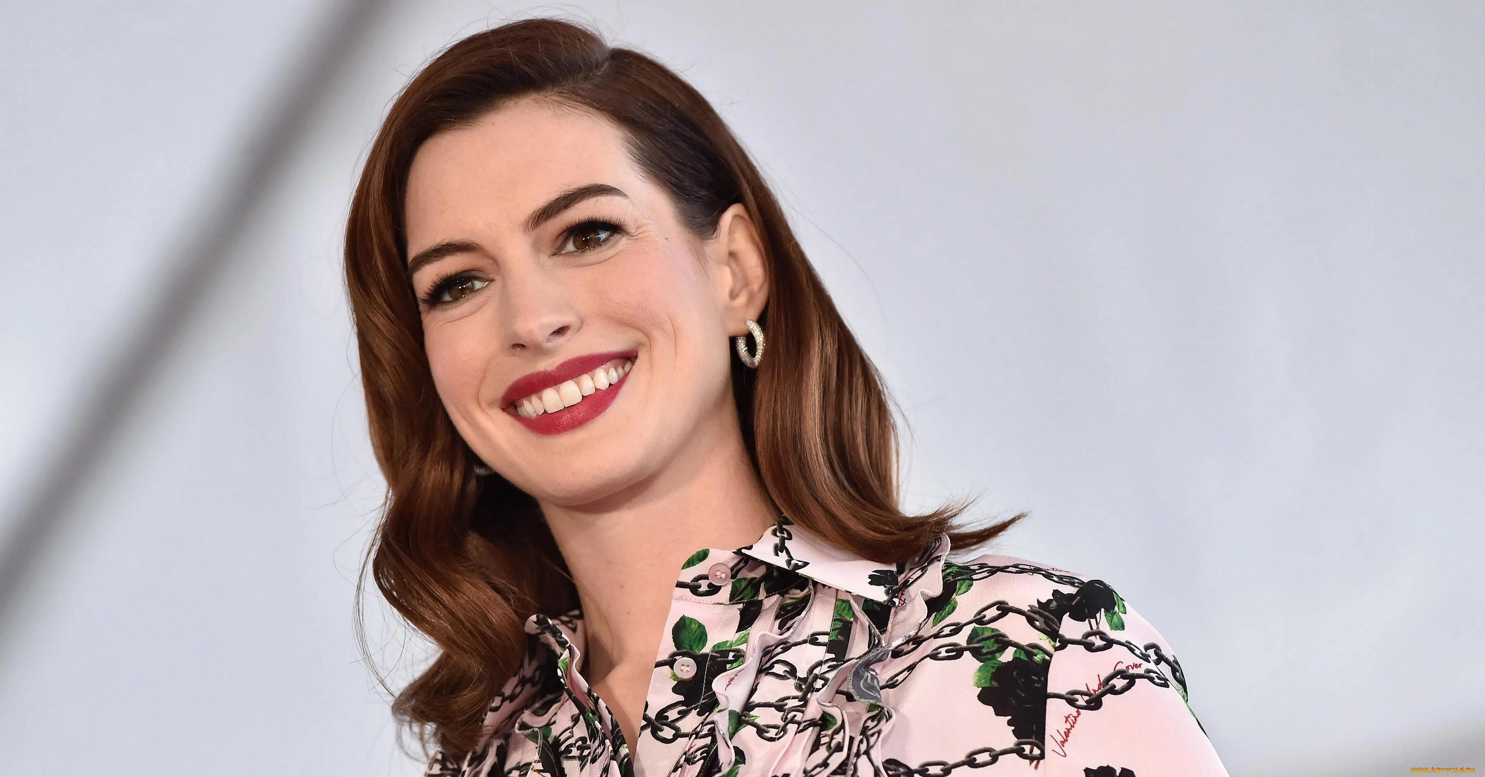 , anne hathaway, , , , , 